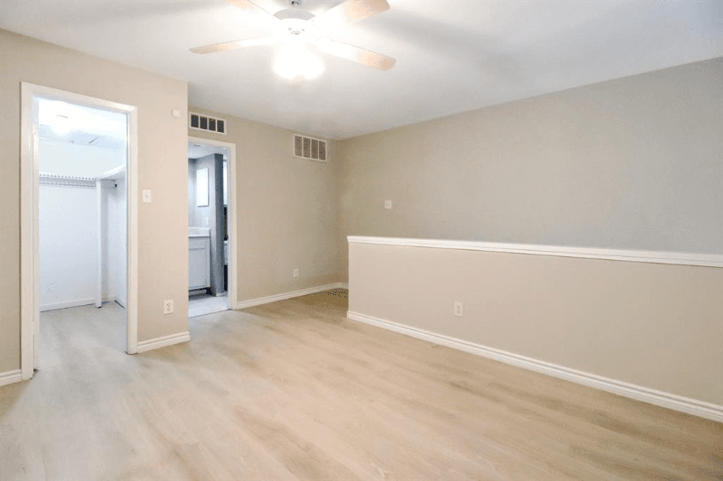 Houston Condo: 5929 Queensloch Dr