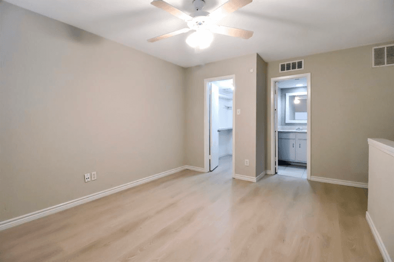 Houston Condo: 5929 Queensloch Dr