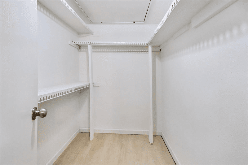 Houston Condo: 5929 Queensloch Dr