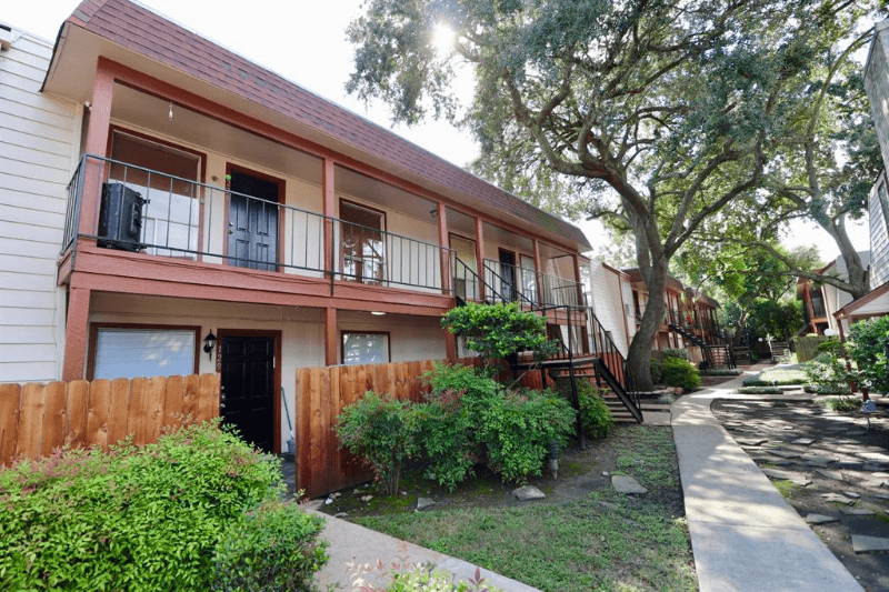 Houston Condo: 5929 Queensloch Dr