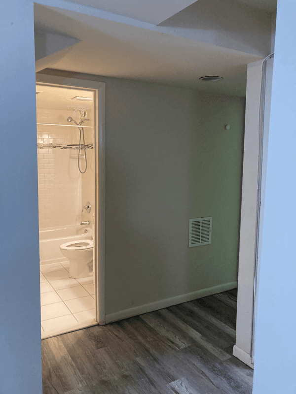 Bethesda Apartment: 7608 Carteret Rd