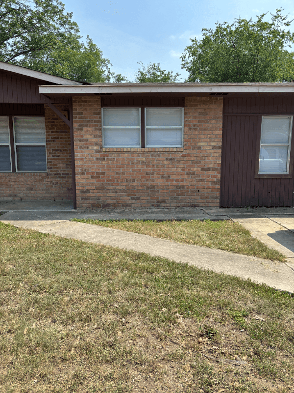 San Antonio House: 230 Schmeltzer Lane