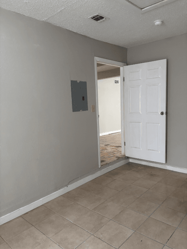 San Antonio House: 230 Schmeltzer Lane