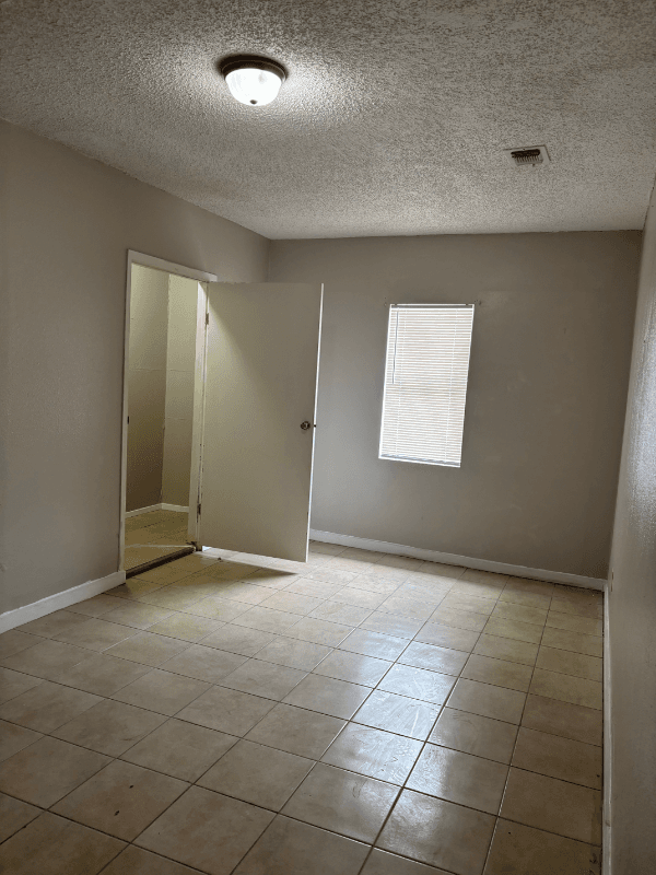San Antonio House: 230 Schmeltzer Lane