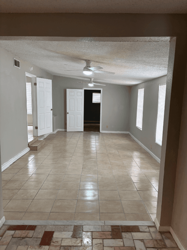 San Antonio House: 230 Schmeltzer Lane