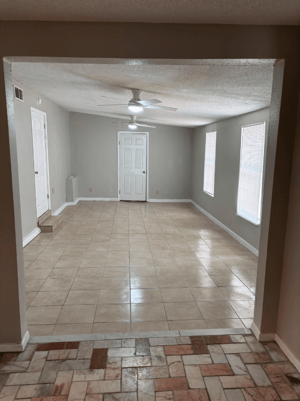San Antonio House: 230 Schmeltzer Lane