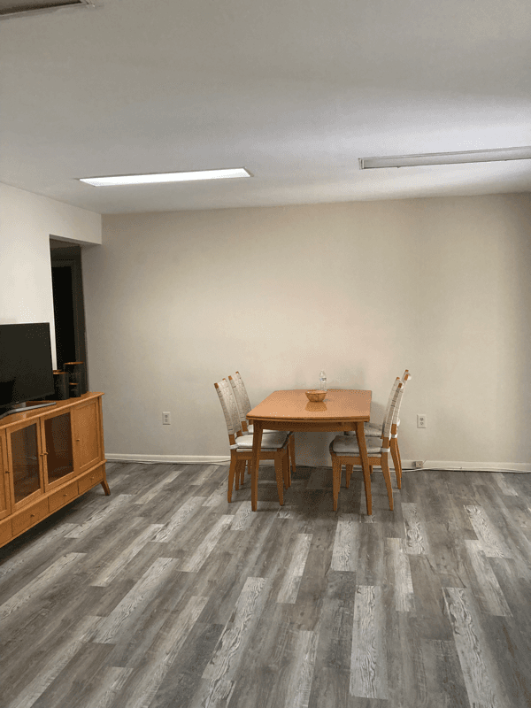 Bethesda Apartment: 7608 Carteret Rd