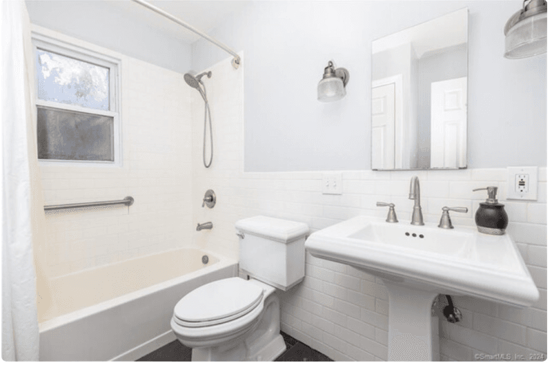 Danbury House: 21 Henso Dr