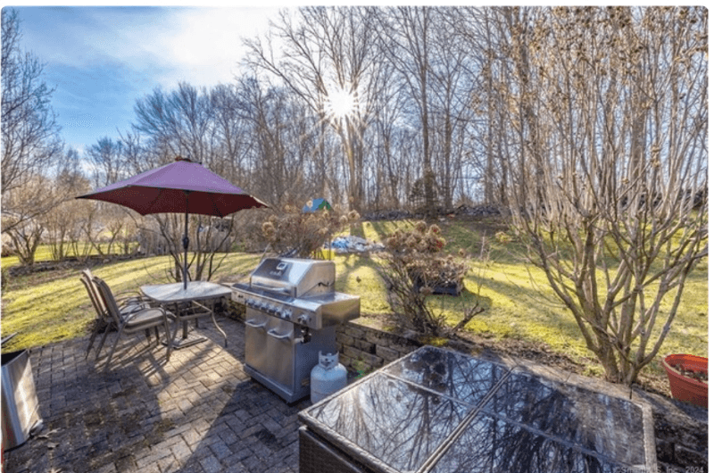 Danbury House: 21 Henso Dr