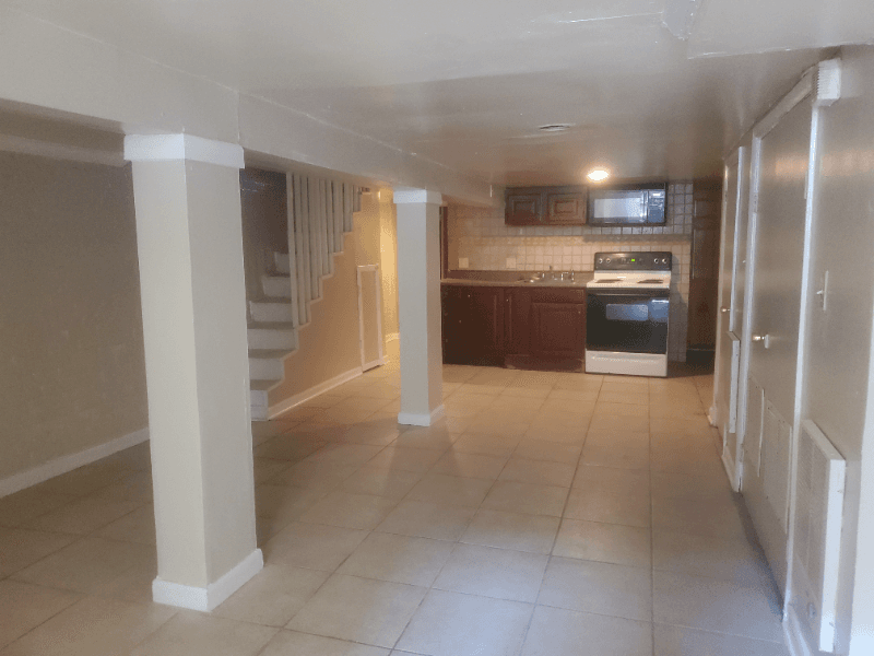 Washington Townhome: 633 8th Street. NE