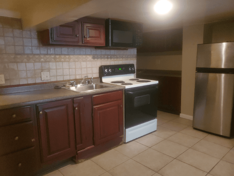 Washington Townhome: 633 8th Street. NE