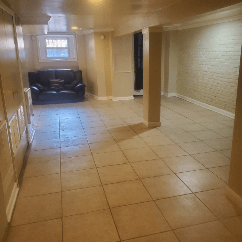 Washington Townhome: 633 8th Street. NE