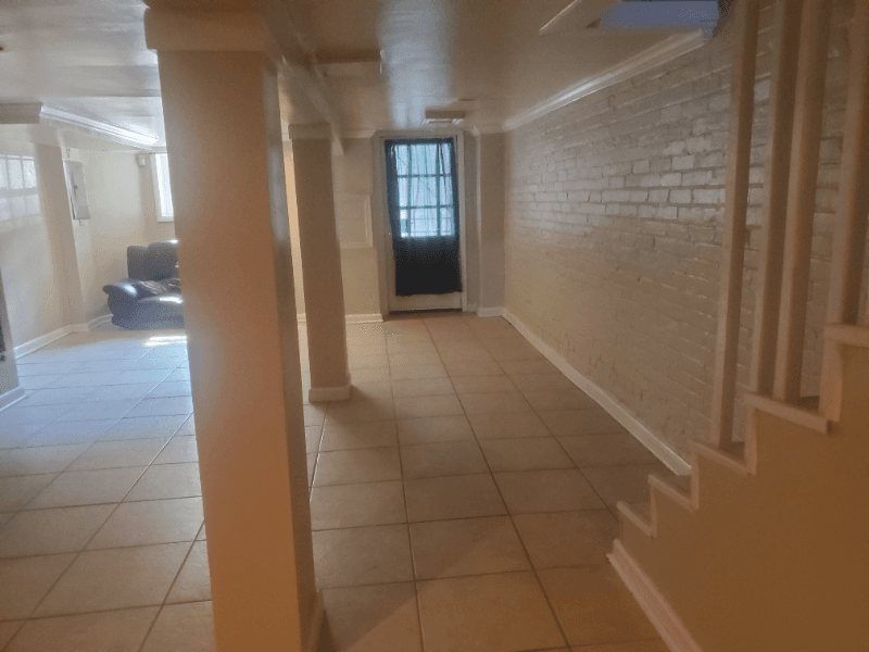 Washington Townhome: 633 8th Street. NE