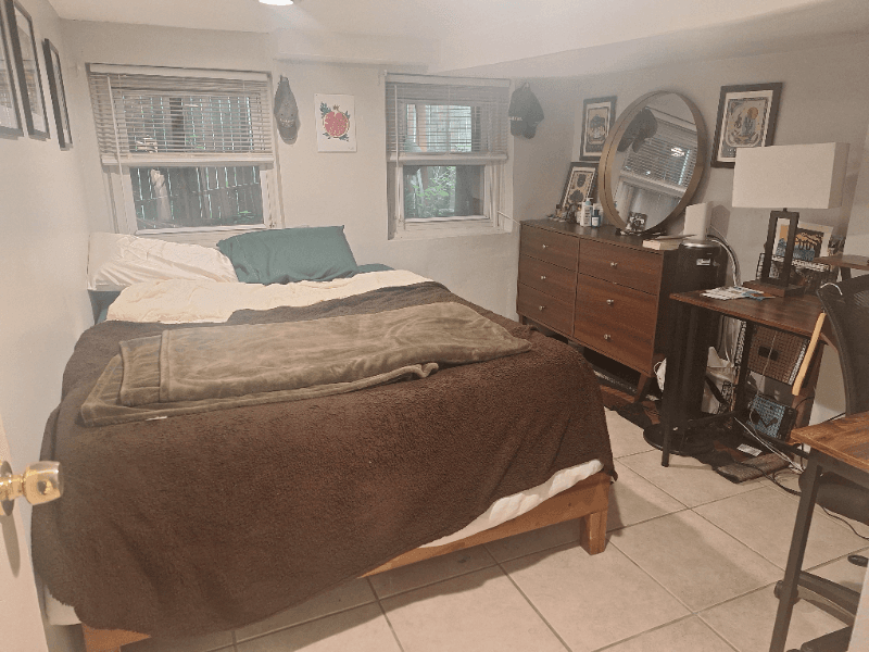 Washington Townhome: 633 8th Street. NE