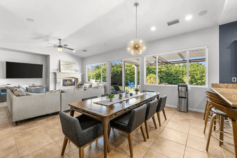 La Quinta House: 44260 Vía Coronado