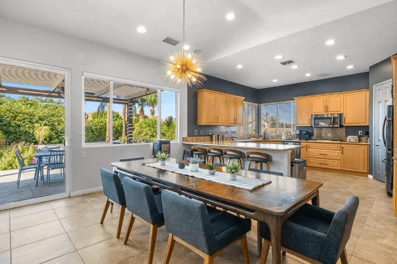 La Quinta House: 44260 Vía Coronado