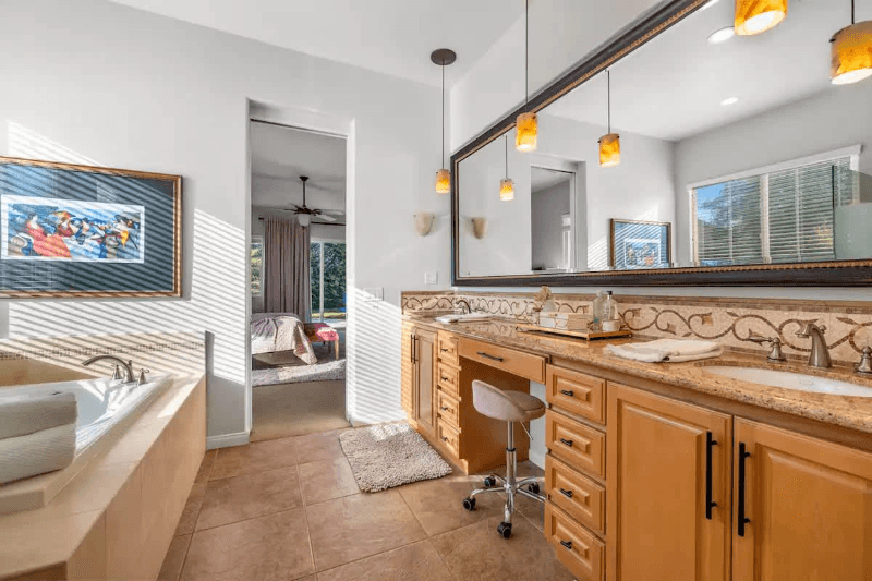 La Quinta House: 44260 Vía Coronado