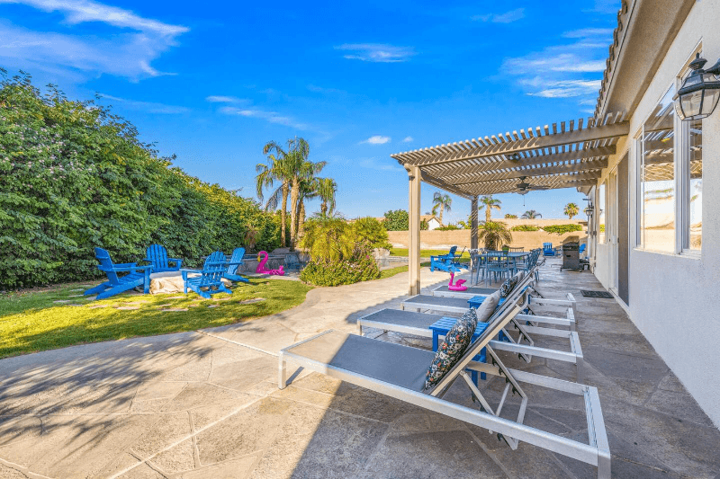 La Quinta House: 44260 Vía Coronado