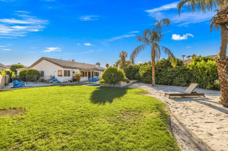 La Quinta House: 44260 Vía Coronado