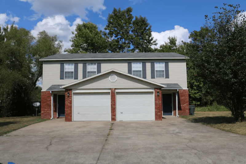 Fayetteville Townhome: 594 W Moan Pl