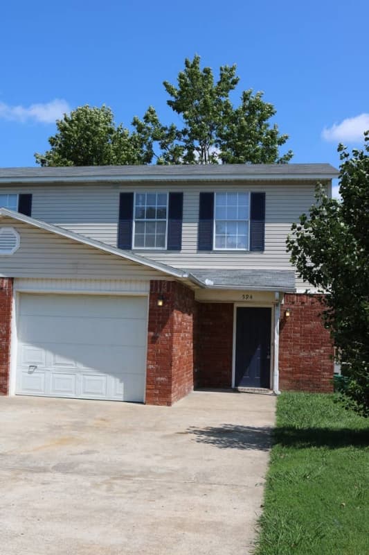 Fayetteville Townhome: 594 W Moan Pl