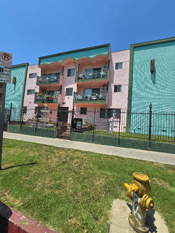 Los Angeles Apartment: 701 South Oxford Avenue