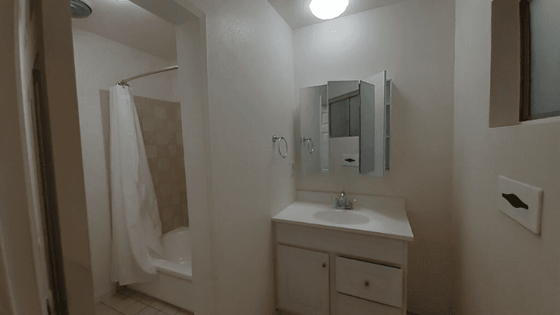 Valley Village Apartment: 5929 Laurel Canyon Blvd