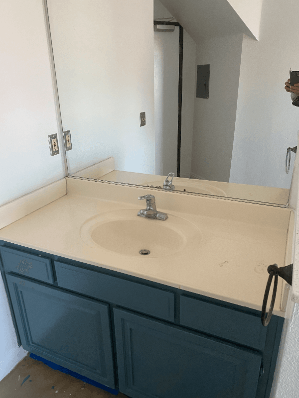 Los Angeles Apartment: 2436 s. Federal Ave