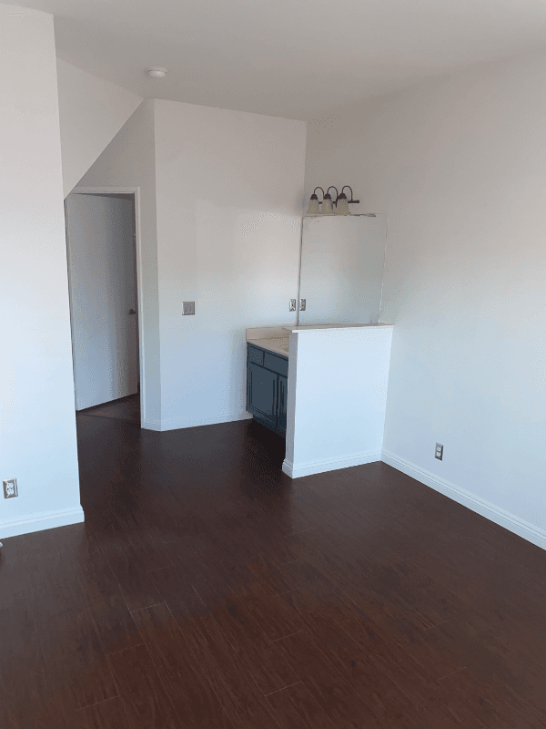 Los Angeles Apartment: 2436 s. Federal Ave
