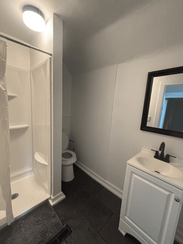 Grand Rapids Single Room: 111 Sweet St NE