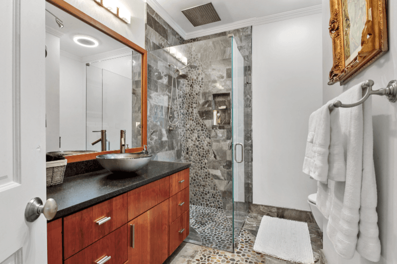 Savannah House: 102 West 36TH Street