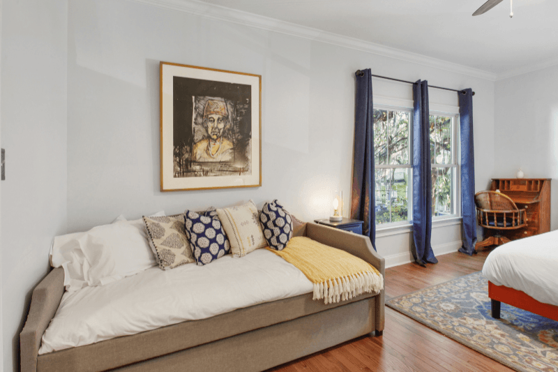 Savannah House: 102 West 36TH Street