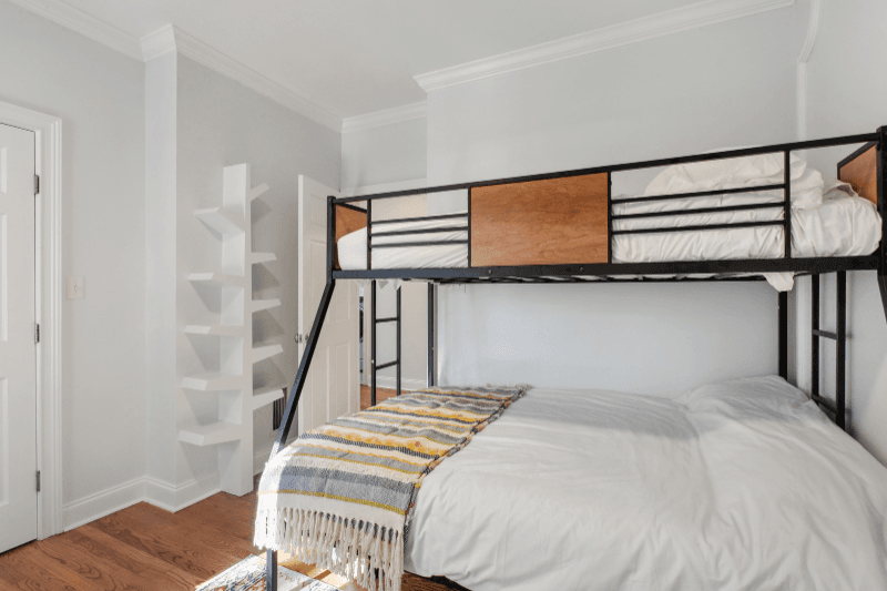 Savannah House: 102 West 36TH Street