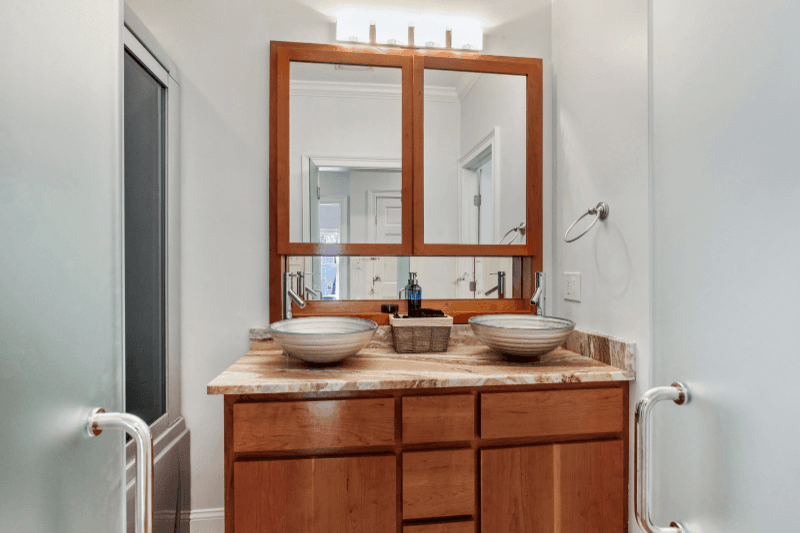 Savannah House: 102 West 36TH Street