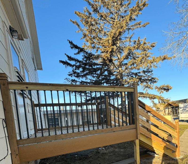 Hallock Apartment: 208 2nd St SE