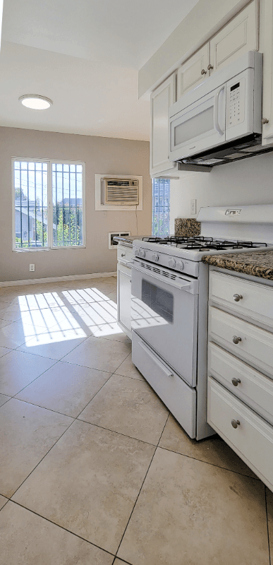 Los Angeles Apartment: 1802 N Wilton Place