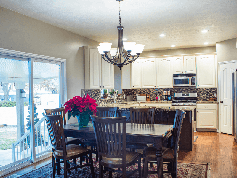 Draper House: 388 Draper Downs Drive