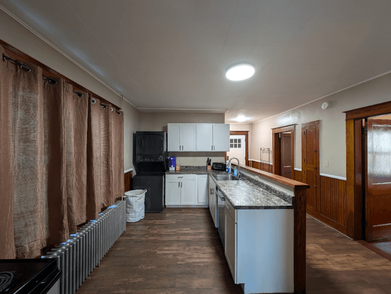Berlin Apartment: 492 Burgess St, Apt 1