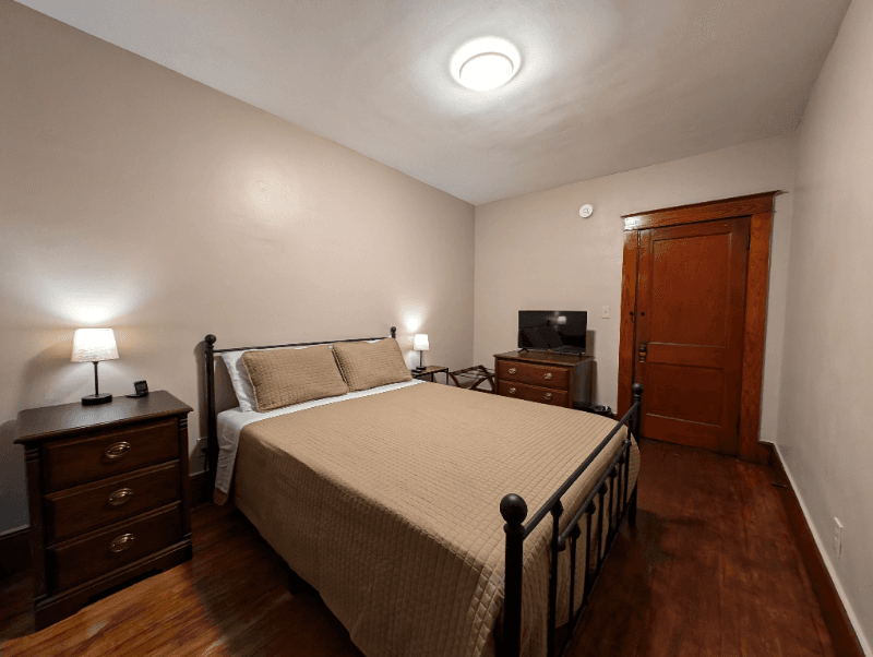 Berlin Apartment: 492 Burgess St, Apt 1