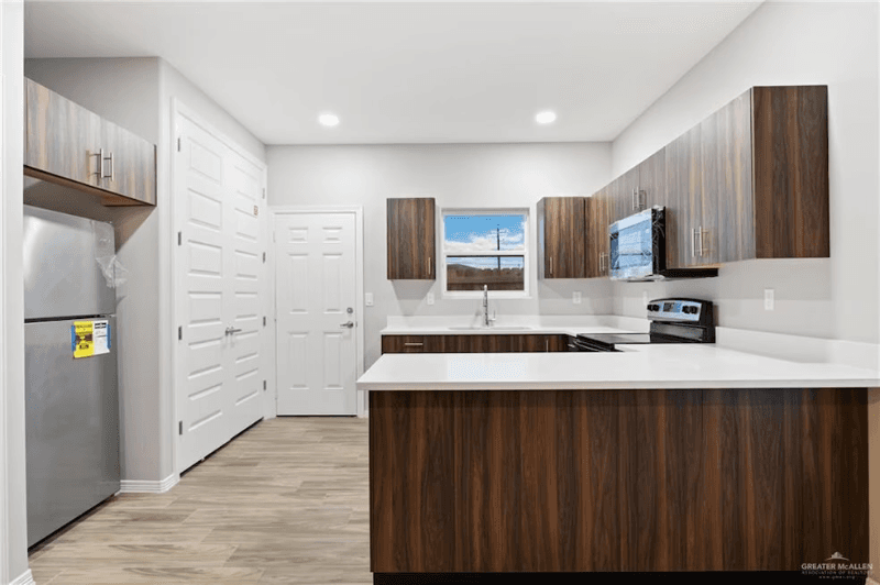 McAllen Apartment: 3905 Walnut Ave LOT - 20