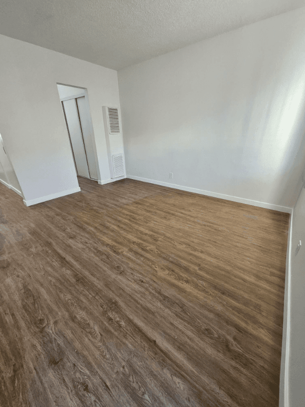 Lawndale Apartment: 14926 Hawthorne Blvd