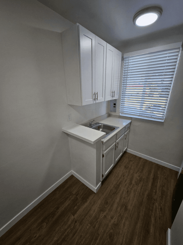 Lawndale Apartment: 14926 Hawthorne Blvd