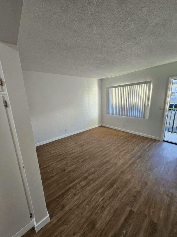 Lawndale Apartment: 14926 Hawthorne Blvd