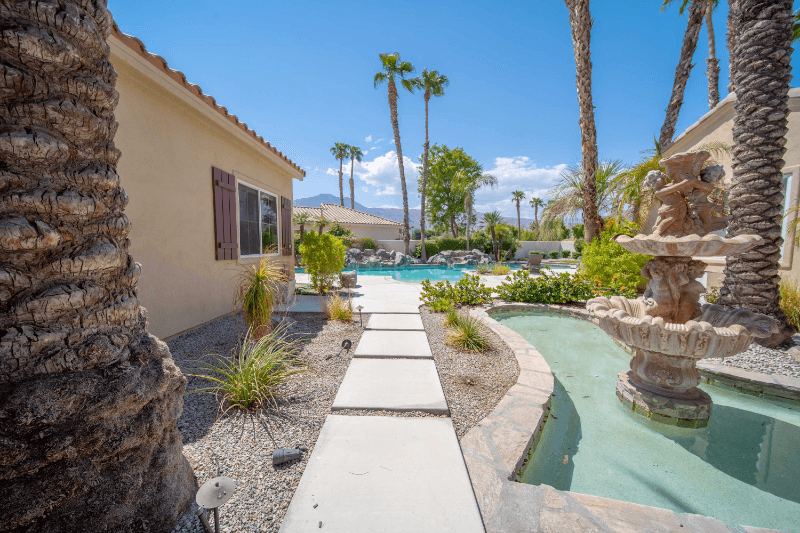 La Quinta House: 81015 Golf View Dr