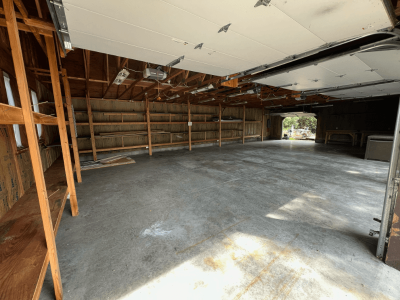 Eau Claire House: 2207 Eagle Ln