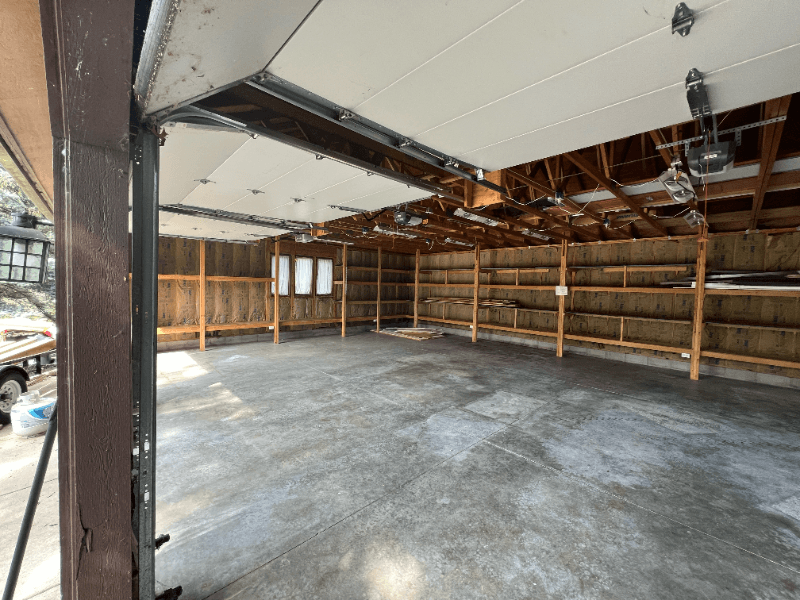 Eau Claire House: 2207 Eagle Ln