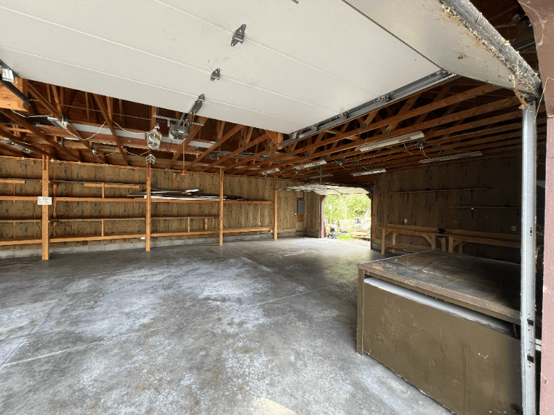 Eau Claire House: 2207 Eagle Ln