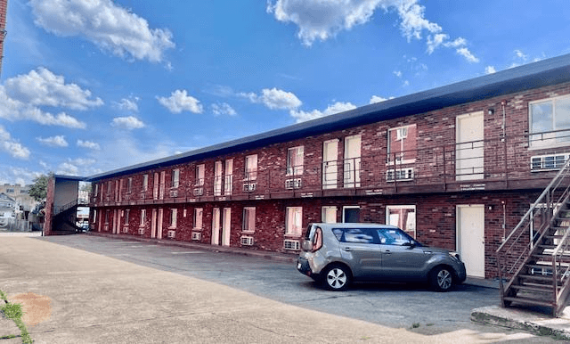 Huntington Apartment: 1340 4th Ave