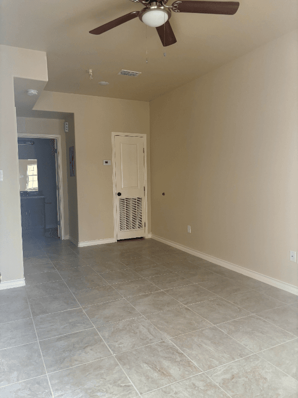 Laredo Apartment: 1201 E Gustavus