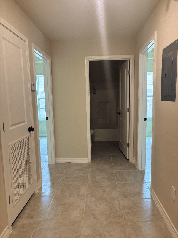 Laredo Apartment: 1201 E Gustavus
